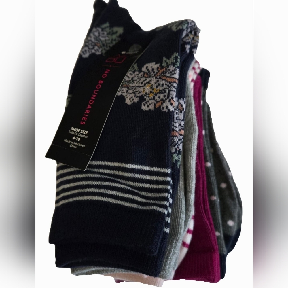 No Boundaries Women's Mixed-Color Sock Pack - Navy Floral & Assorted